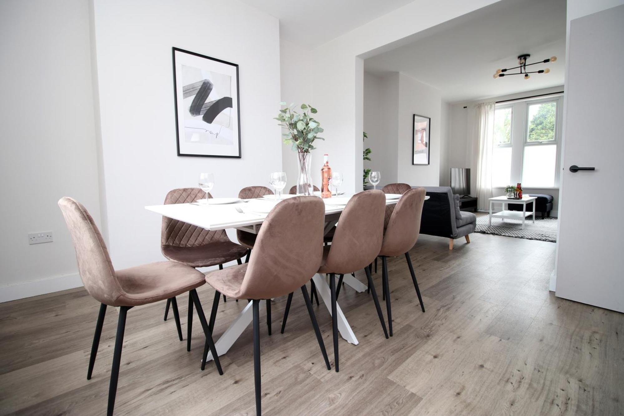 Large 5 Bedroom House - Harlequin Gardens - Parking - Wifi Cardiff Luaran gambar