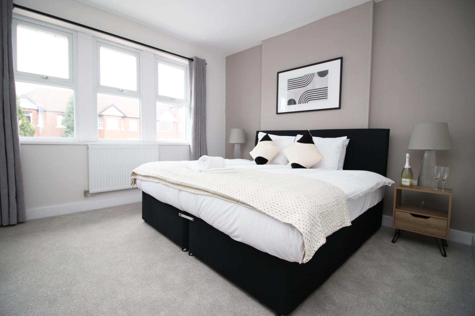 Large 5 Bedroom House - Harlequin Gardens - Parking - Wifi Cardiff Luaran gambar
