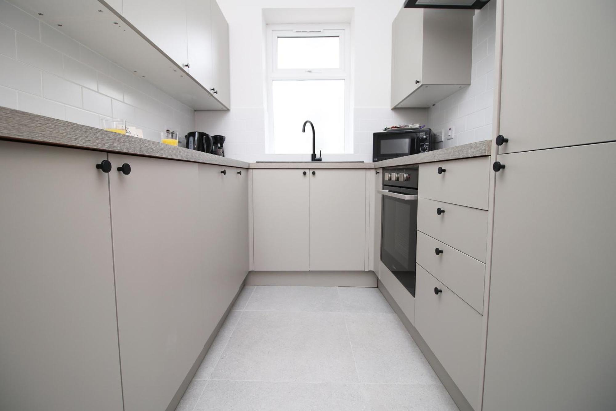 Large 5 Bedroom House - Harlequin Gardens - Parking - Wifi Cardiff Luaran gambar
