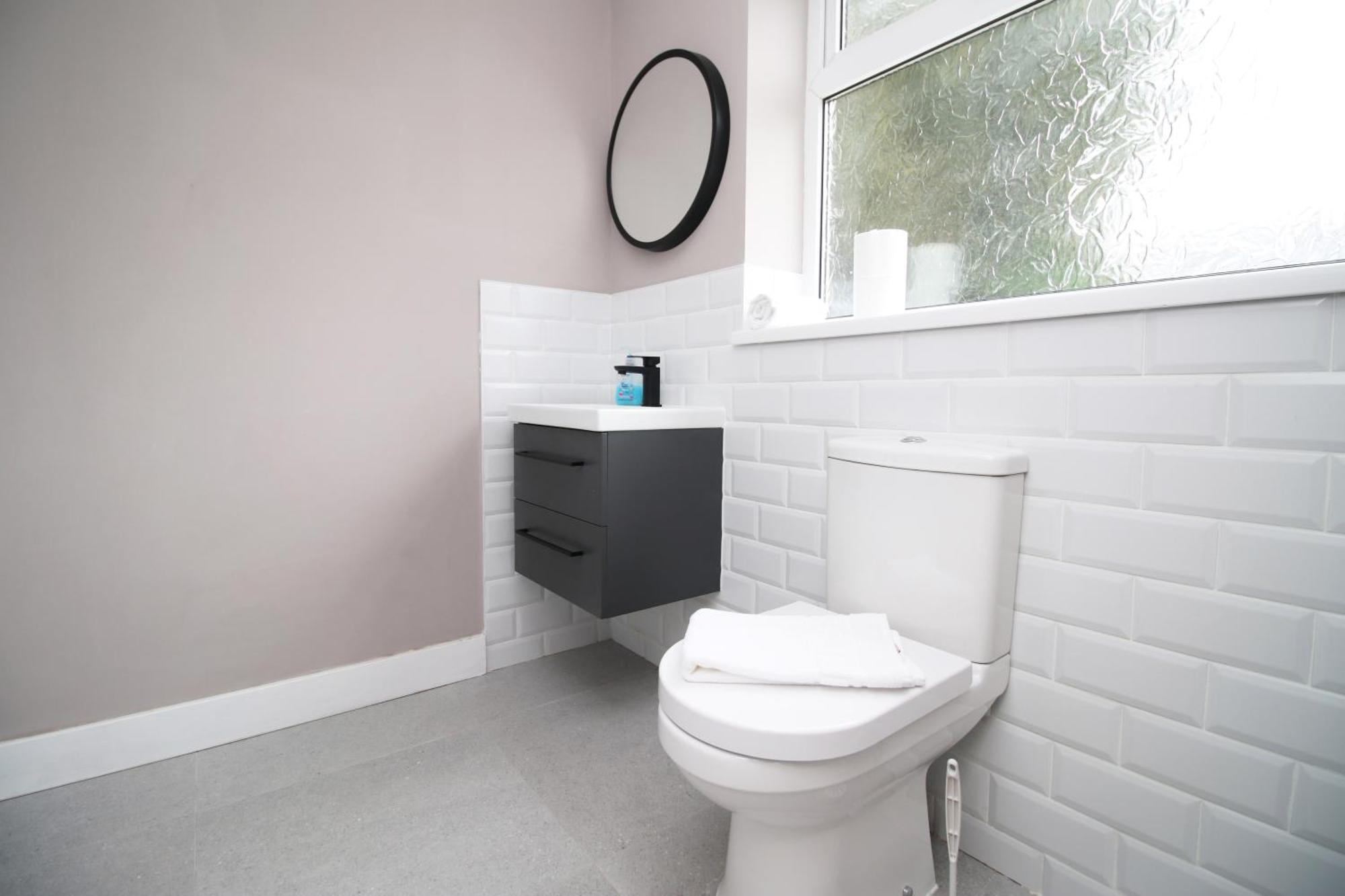 Large 5 Bedroom House - Harlequin Gardens - Parking - Wifi Cardiff Luaran gambar
