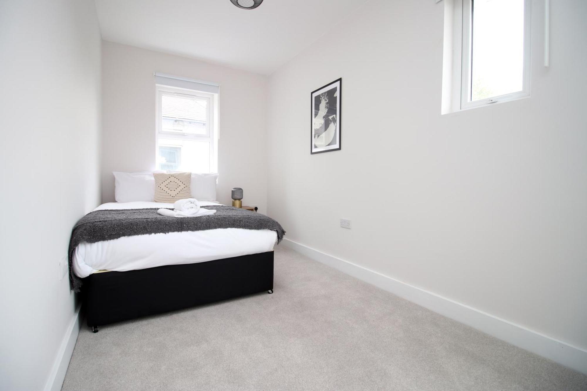 Large 5 Bedroom House - Harlequin Gardens - Parking - Wifi Cardiff Luaran gambar